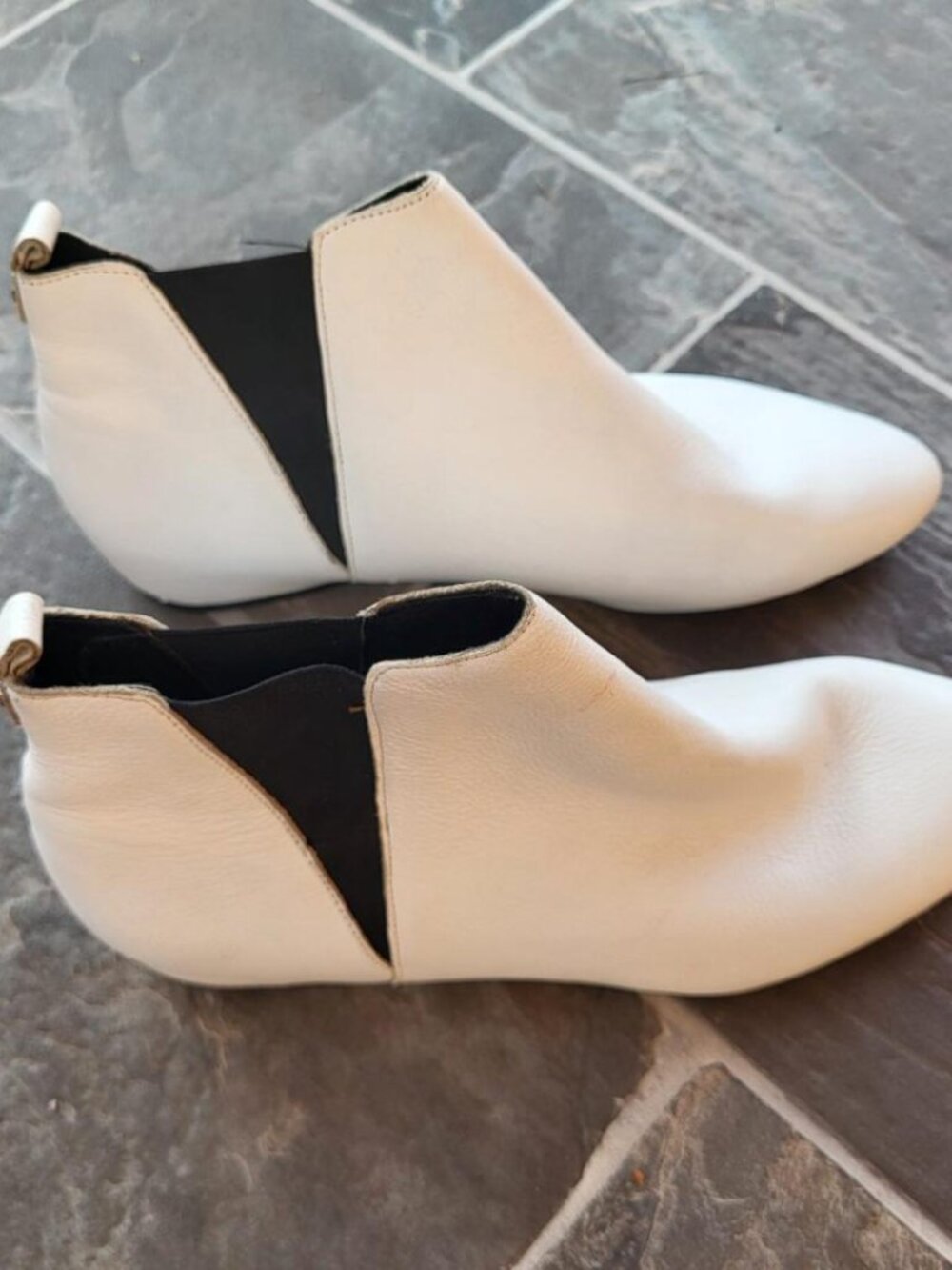 Size 7.5 Calvin Klein White Leather Booties